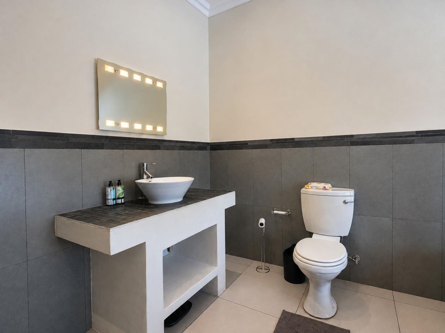 To Let 4 Bedroom Property for Rent in Klein Zevenwacht Western Cape